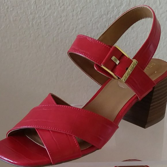 SOLD SOLD SOLD SOLD Reaction Kenneth Cole Red Cross Sandal 7 - Picture 14 of 16
